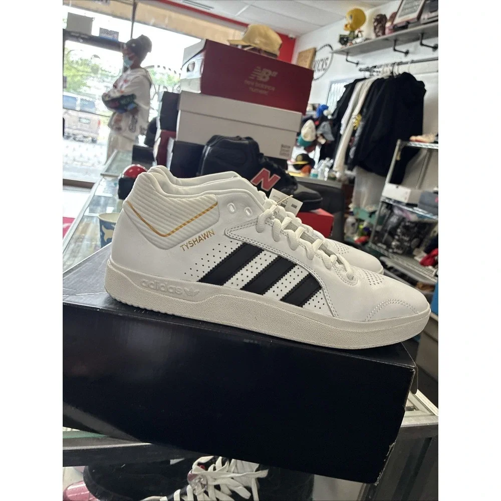 adidas Tyshawn Cloud White Core Black Gold Men Skate Boarding Shoes IF4625 10.5